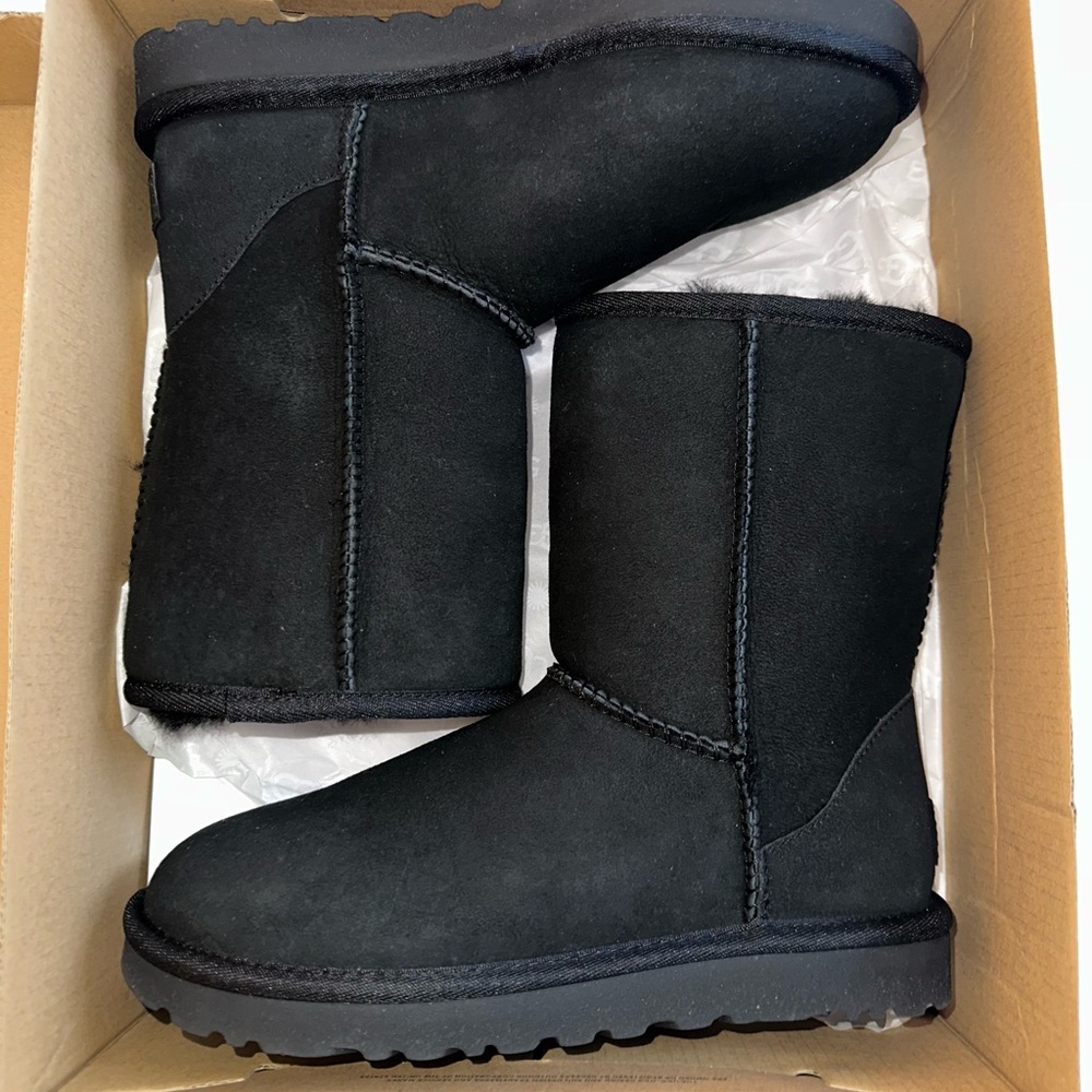 UGG Black Classic Short II Boots Size 5 (BRAND NEW)